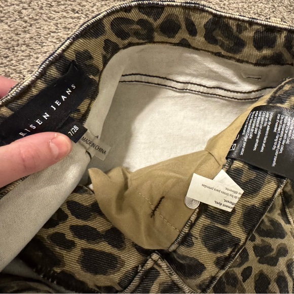Leopard Print Risen BarrelWomen Jeans - Picture 2 of 5